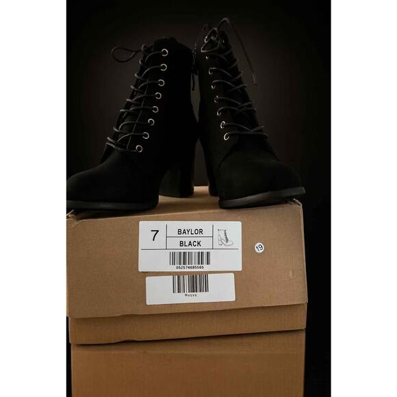Stylish, Trendy & Chic Lace Up Booties with Side Zip-new in box - Picture 1 of 1